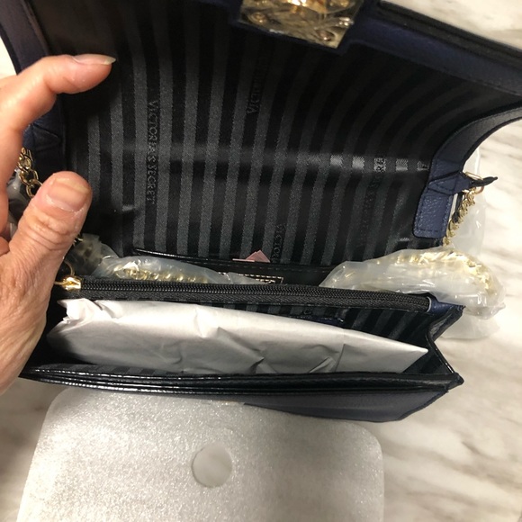 Victoria’s Secret purse. Can be used as a cross body or shoulder - Picture 4 of 5